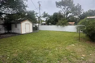 365 W 13th St, Hialeah, FL 33010 - Photo 16