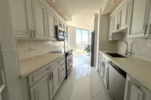 1000 W Island Blvd, Aventura, FL 33160 - Photo 8