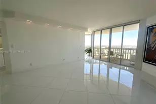 1000 W Island Blvd, Aventura, FL 33160 - Photo 12