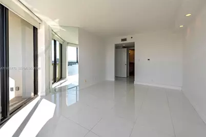 1000 W Island Blvd #2410, Aventura, FL 33160 - Photo 18