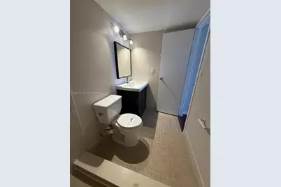 1000 Parkview Dr #926, Hallandale Beach, FL 33009 - Photo 10