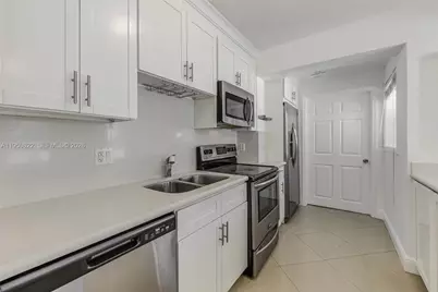 200 Carlisle Dr, Miami Springs, FL 33166 - Photo 14