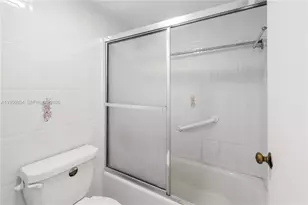6039 Collins Ave, Miami Beach, FL 33140 - Photo 18