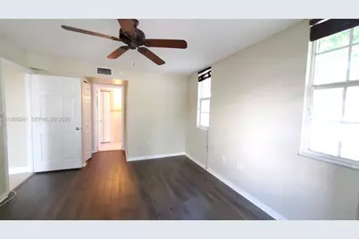 577 SW 111th Ln #203, Pembroke Pines, FL 33025 - Photo 10