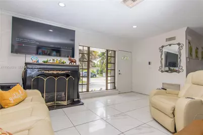 943 W 64th Pl, Hialeah, FL 33012 - Photo 14