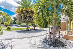 943 W 64th Pl, Hialeah, FL 33012 - Photo 32