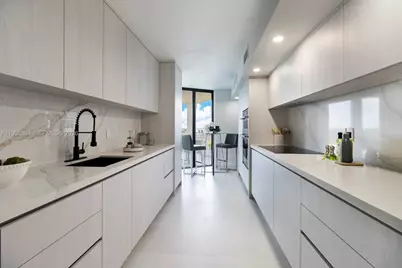 1000 SE Quayside Ter #1205, Miami, FL 33138 - Photo 4