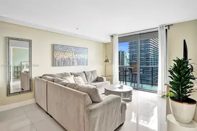 45 SW 9th St #4004, Miami, FL 33130 - Photo 2