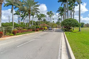 15825 SW 11th St, Pembroke Pines, FL 33027 - Photo 2