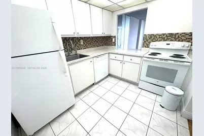 1000 Parkview Dr #605, Hallandale Beach, FL 33009 - Photo 18