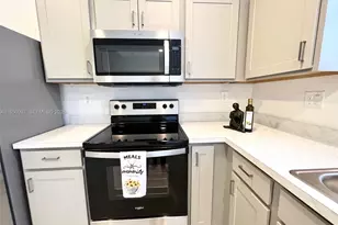 429 NE 12th St, Florida City, FL 33034 - Photo 6