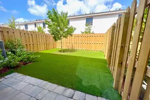 429 NE 12th St, Florida City, FL 33034 - Photo 8
