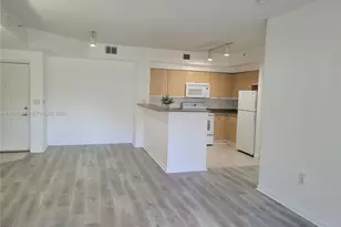 7910 N Nob Hill Rd, Tamarac, FL 33321 - Photo 2