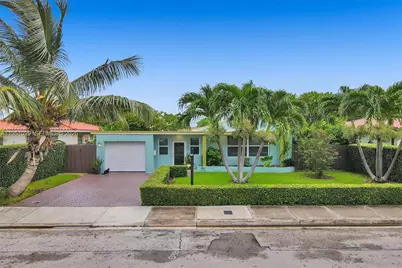 7525 W Treasure Dr, North Bay Village, FL 33141 - Photo 1