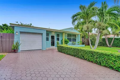7525 W Treasure Dr, North Bay Village, FL 33141 - Photo 2