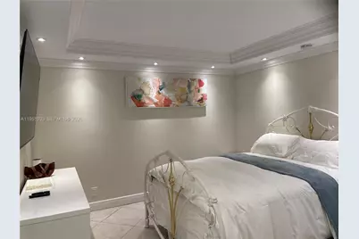 2555 Collins Ave #704, Miami Beach, FL 33140 - Photo 6