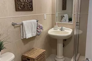 2555 Collins Ave, Miami Beach, FL 33140 - Photo 12