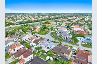 20134 W Lake Dr, Hialeah, FL 33015 - Photo 28