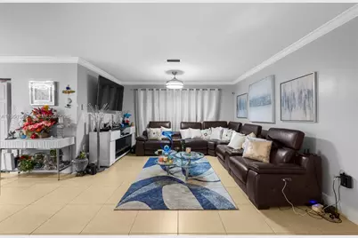 20134 W Lake Dr, Hialeah, FL 33015 - Photo 2