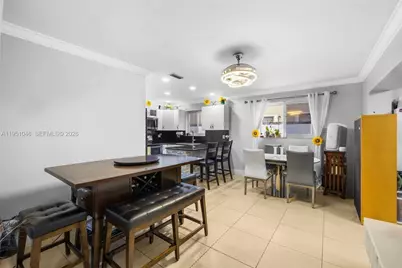 20134 W Lake Dr, Hialeah, FL 33015 - Photo 6