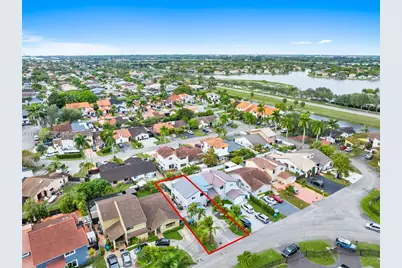 20134 W Lake Dr, Hialeah, FL 33015 - Photo 32