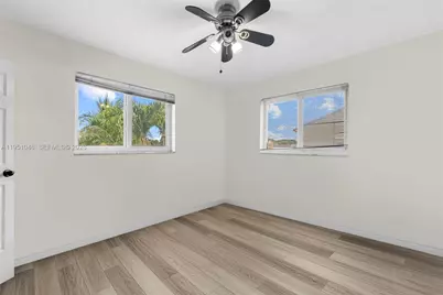 20134 W Lake Dr, Hialeah, FL 33015 - Photo 22