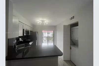 5420 W 21st Ct #412, Hialeah, FL 33016 - Photo 10