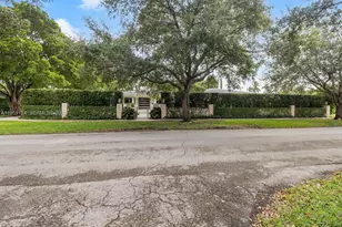 5601 Maggiore St, Coral Gables, FL 33146 - Photo 2
