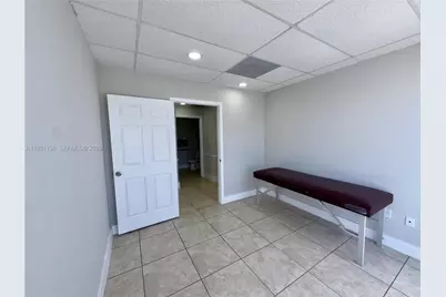 5590 W 20th Ave, Hialeah, FL 33016 - Photo 14