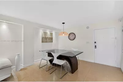 2401 Collins Ave #1110, Miami Beach, FL 33140 - Photo 14