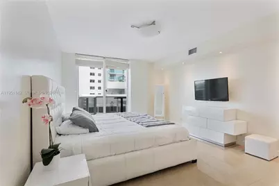 2401 Collins Ave #1110, Miami Beach, FL 33140 - Photo 6