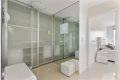 2401 Collins Ave #1110, Miami Beach, FL 33140 - Photo 4