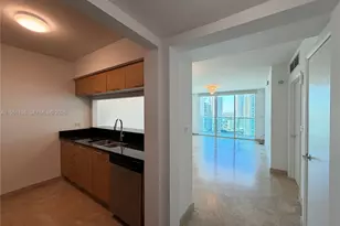 31 SE 5th St, Miami, FL 33131 - Photo 2