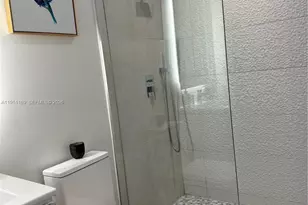 239 SW 9th St, Miami, FL 33130 - Photo 10