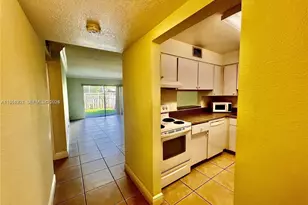 5201 Geneva Way, Doral, FL 33166 - Photo 4