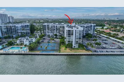 1000 Parkview Dr #806, Hallandale Beach, FL 33009 - Photo 6