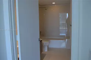 121 NE 34th St, Miami, FL 33137 - Photo 16