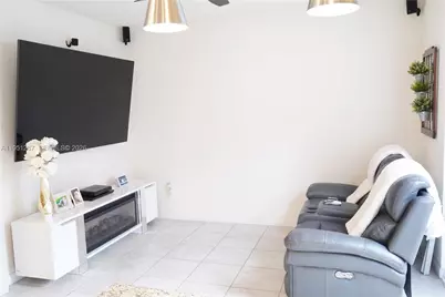 10306 W 33rd Ln, Hialeah, FL 33018 - Photo 6