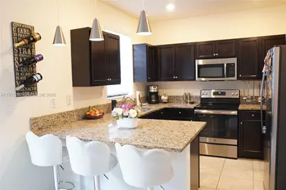 10306 W 33rd Ln, Hialeah, FL 33018 - Photo 8