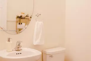 10306 W 33rd Ln, Hialeah, FL 33018 - Photo 10