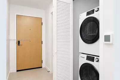 11 NE 6th St #1109, Miami, FL 33132 - Photo 8