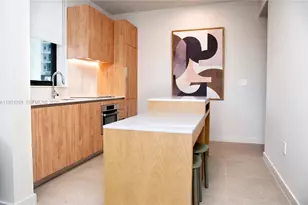 11 NE 6th St, Miami, FL 33132 - Photo 16