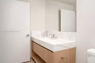 11 NE 6th St, Miami, FL 33132 - Photo 14