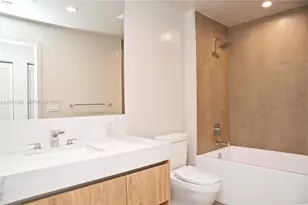 11 NE 6th St, Miami, FL 33132 - Photo 4