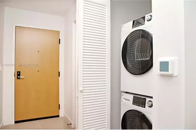 11 NE 6th St #1109, Miami, FL 33132 - Photo 4