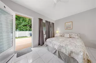 815 SW 10th Terrace, Hallandale Beach, FL 33009 - Photo 16