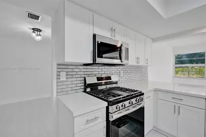 8436 Southampton Dr, Miramar, FL 33025 - Photo 14