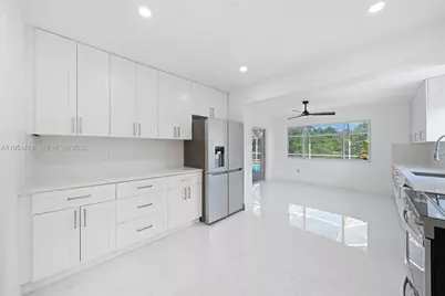 7021 SW 107 St, Pinecrest, FL 33156 - Photo 10