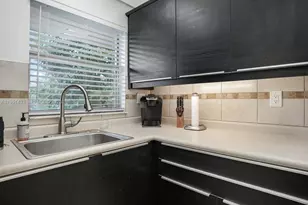 9370 Sunrise Lakes Blvd, Sunrise, FL 33322 - Photo 12