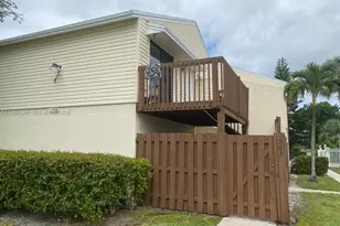 629 Executive Center Dr, West Palm Beach, FL 33401 - Photo 2